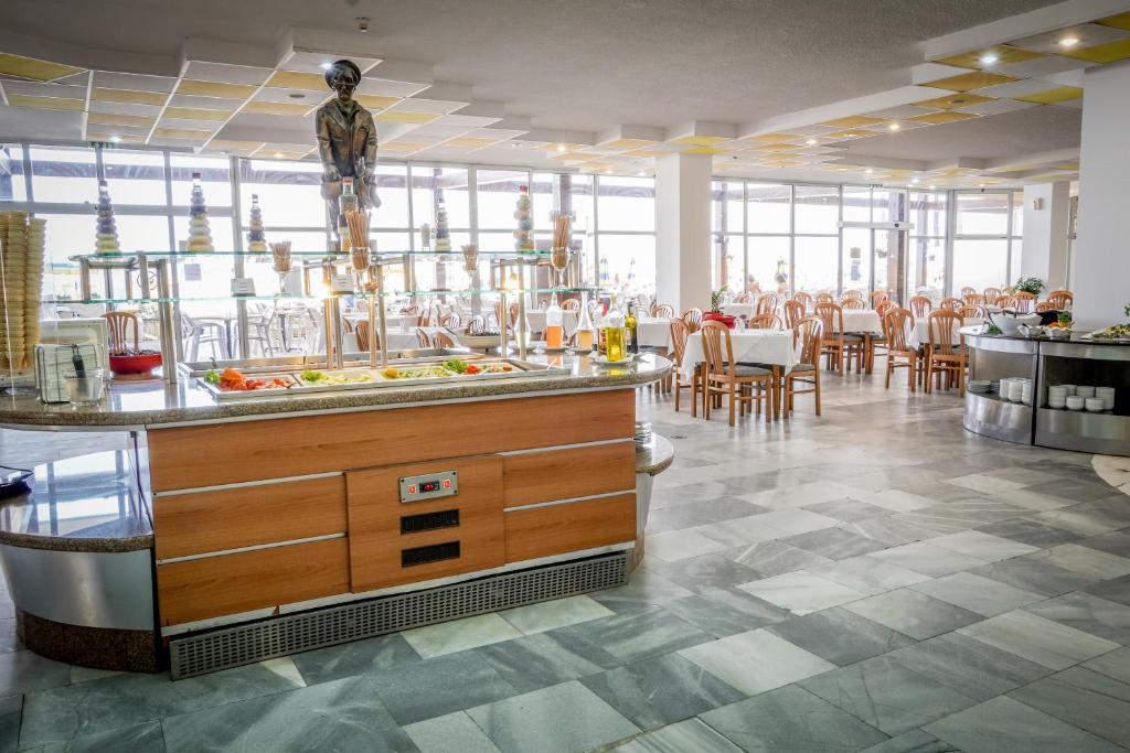 MAIN RESTAURANT