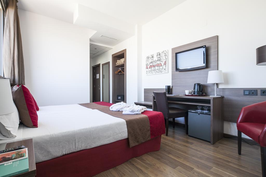 DOUBLE ROOM