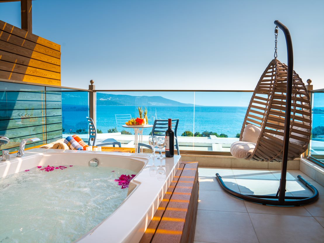 Family Deluxe Room Sea View with Jacuzzi