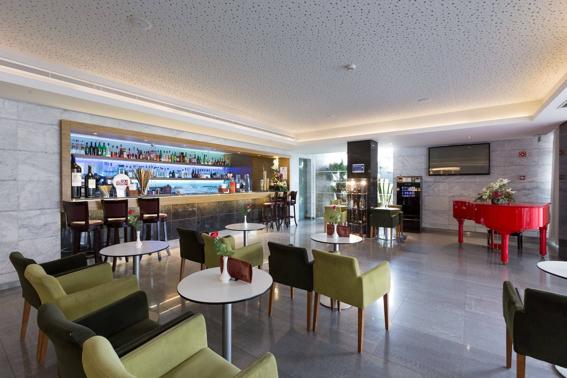 PIANO BAR