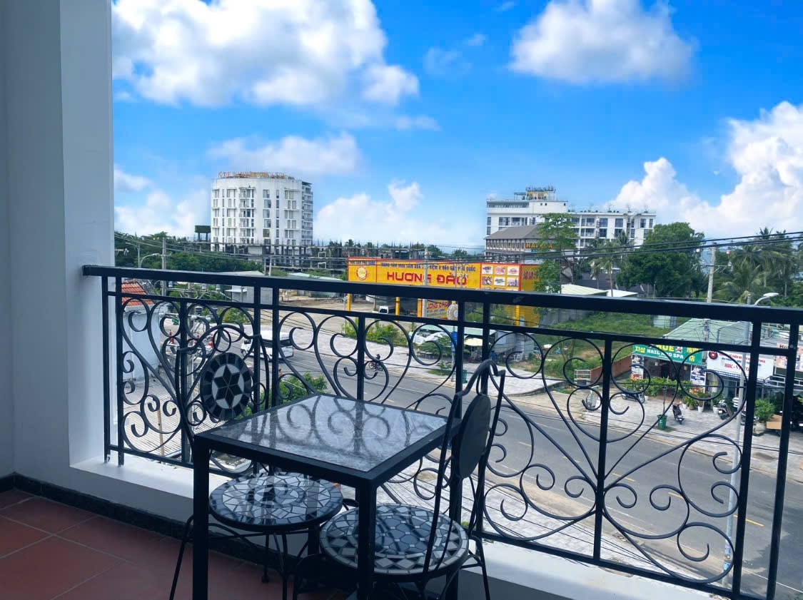 PREMIUM WITH BALCONY (CHILD WITHOUT EXTRA BED)