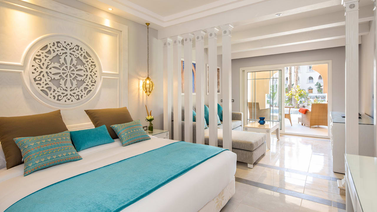 Junior Suite (Pool Access)