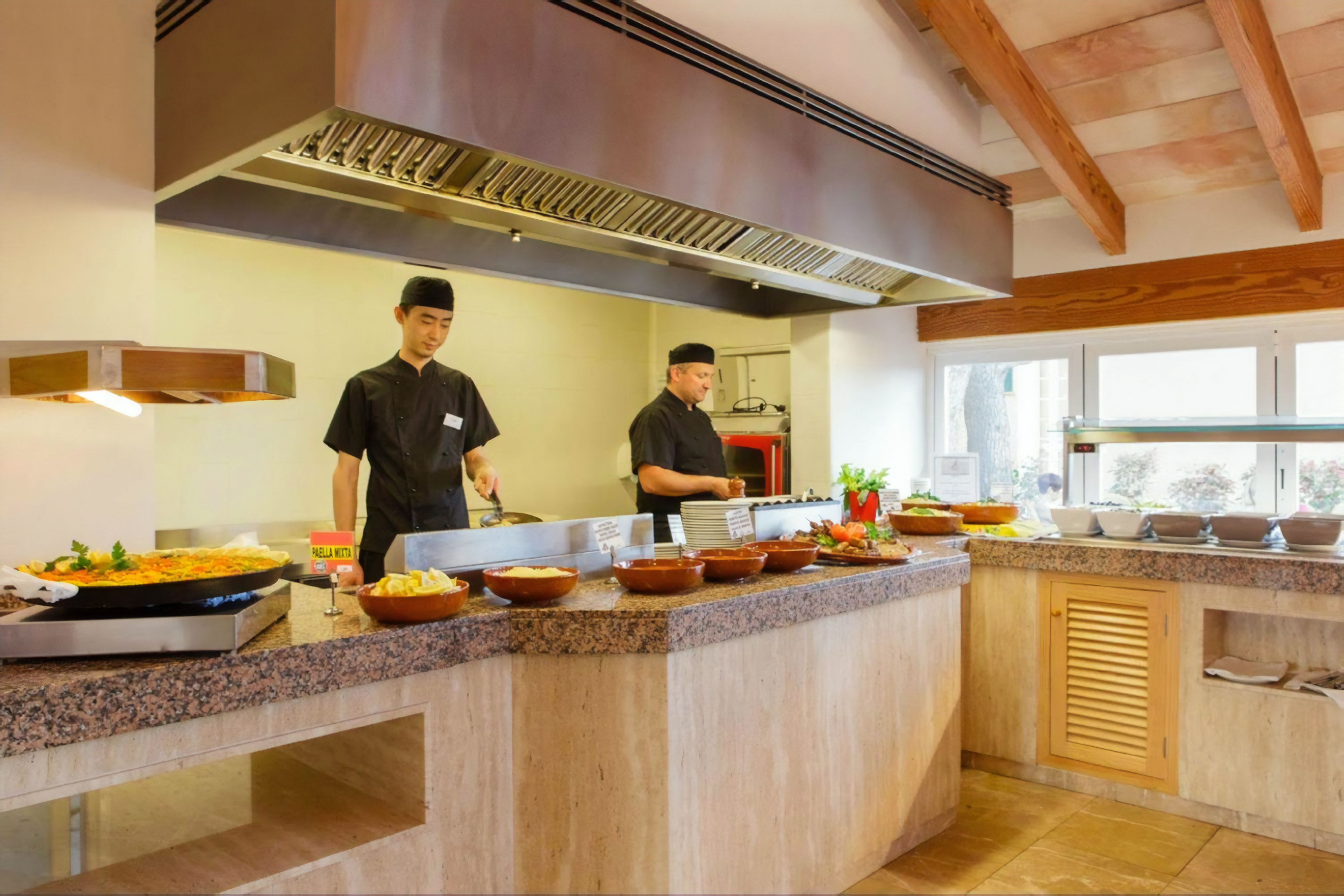 MAIN RESTAURANT