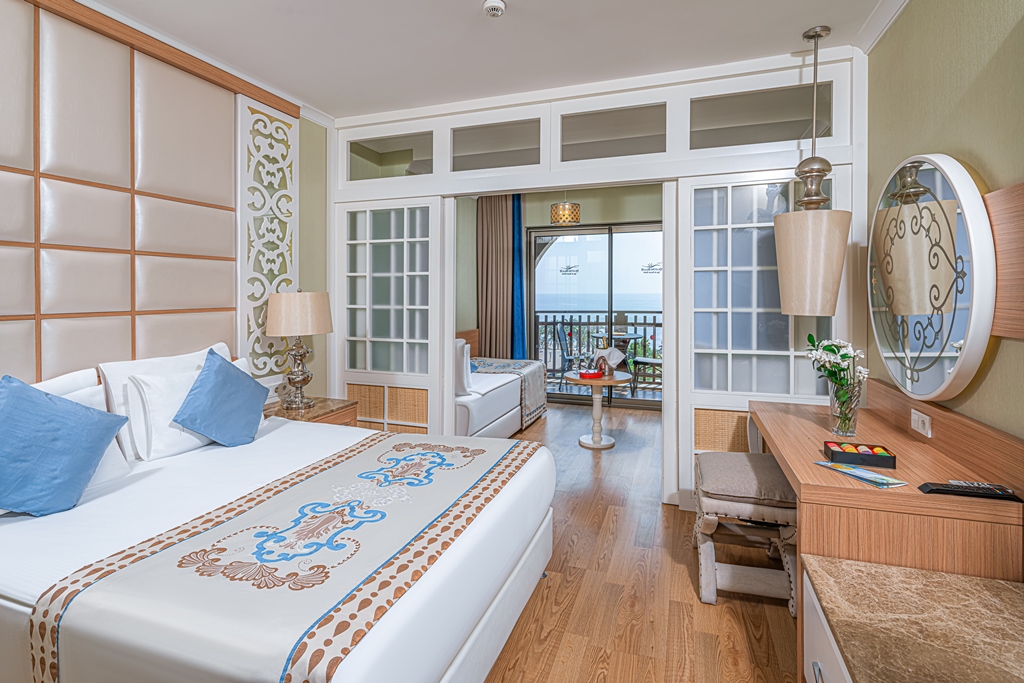 FAMILY ROOM WITH SEA VIEW OR SIDE SEA VIEW 