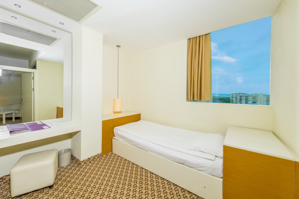 ROOM LARGE LAND VIEW