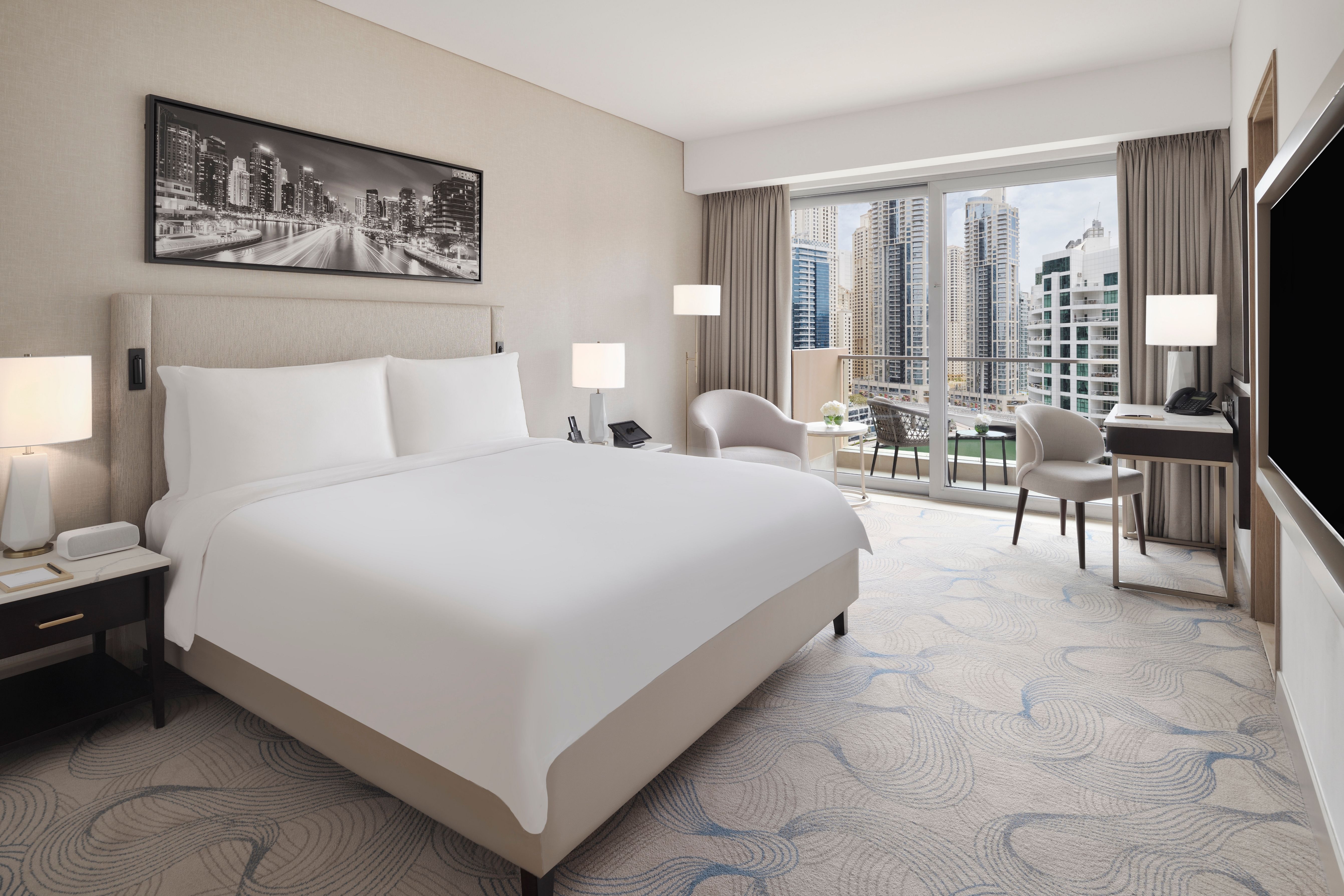 DELUXE GUEST ROOM CITY VIEW