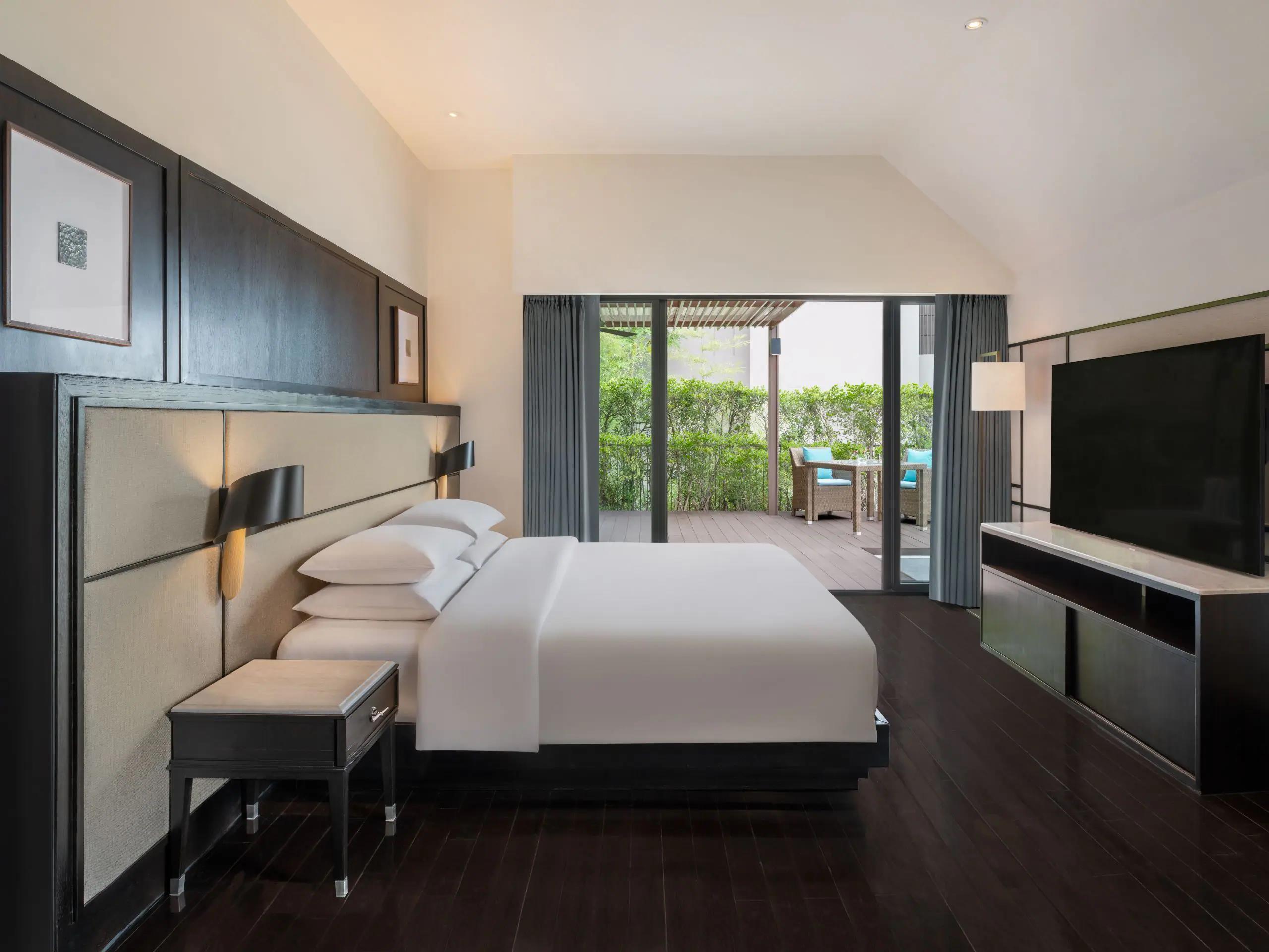 KING BED WITH TERRACE WHIRLPOOL