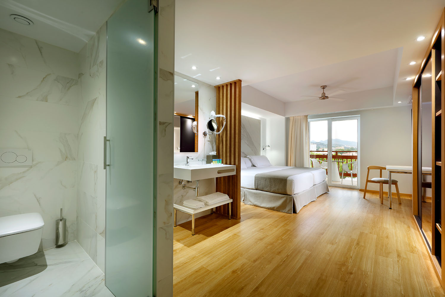 DOUBLE ROOM LATERAL SEA VIEW WITH BALCONY OR TERRACE