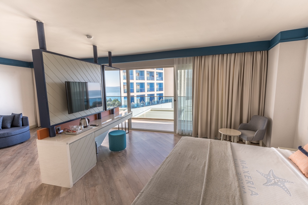 Junior Suite Sea View with Balcony