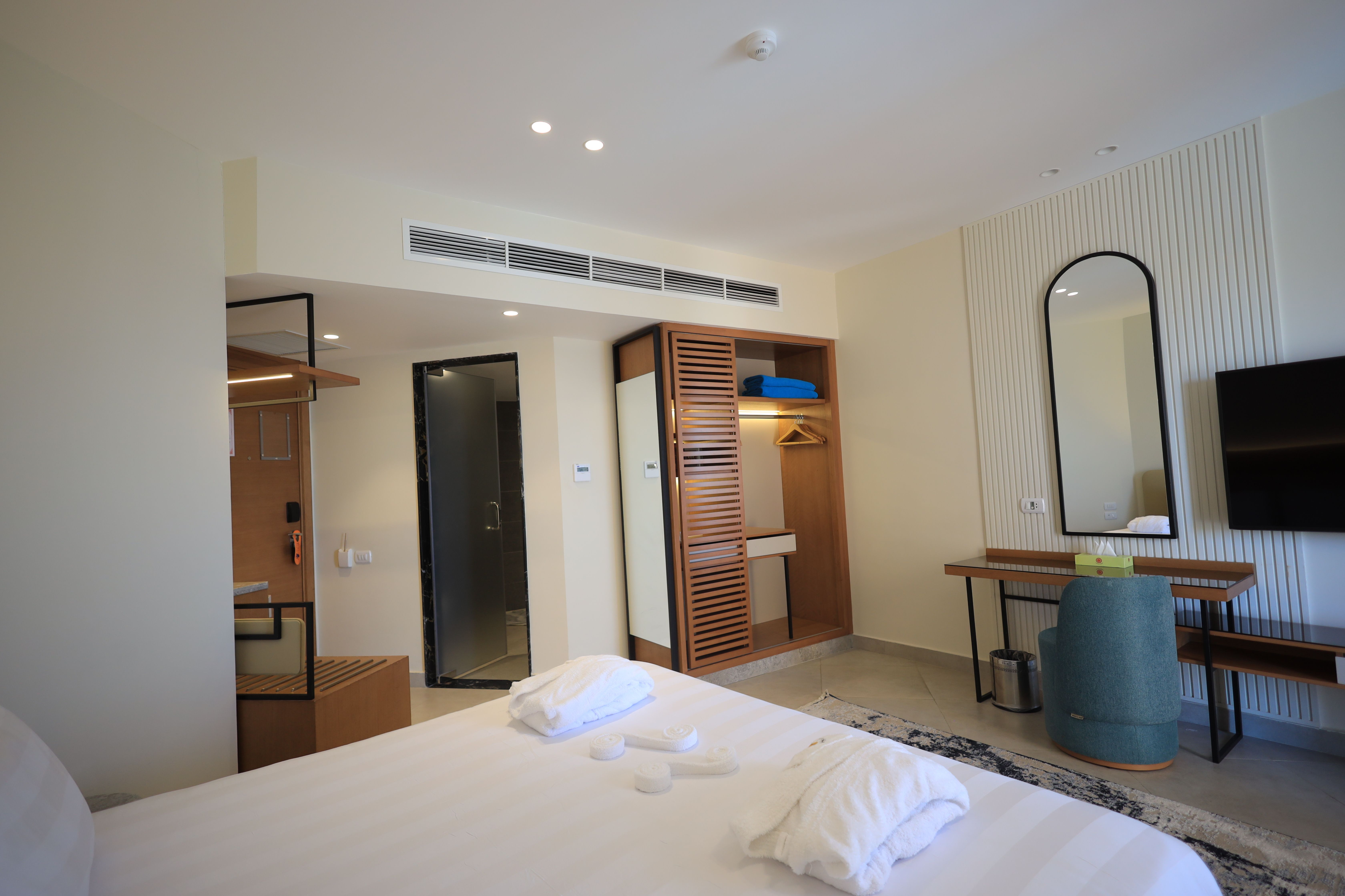 Deluxe Seafront Room