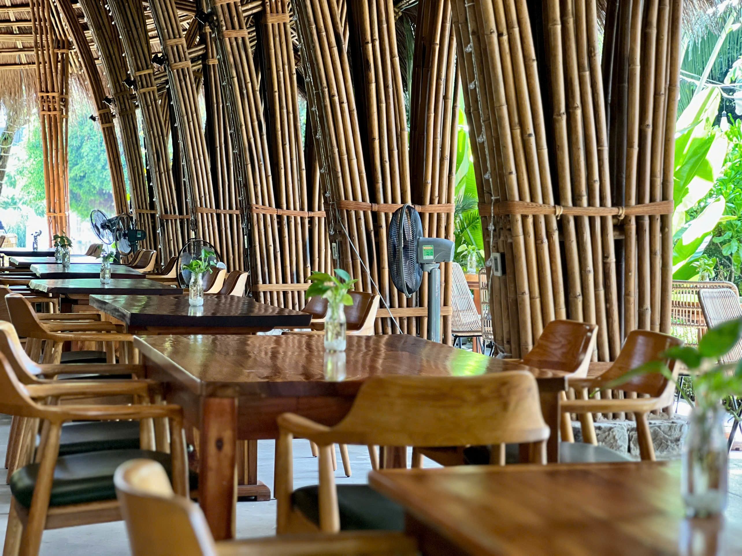 HOTELS RESTAURANT