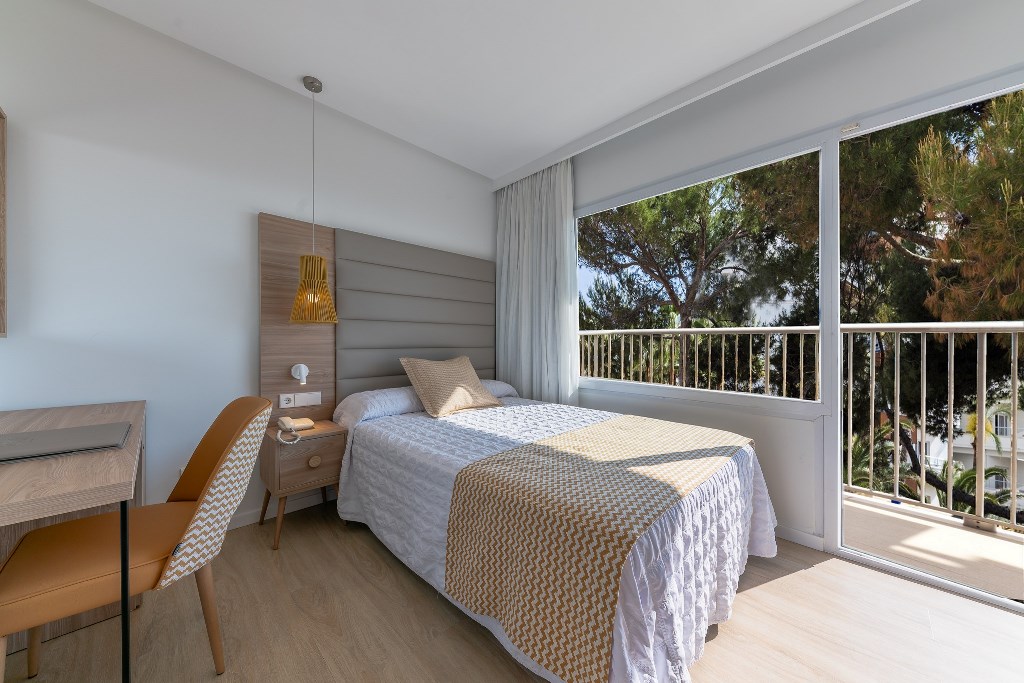  SINGLE ROOM