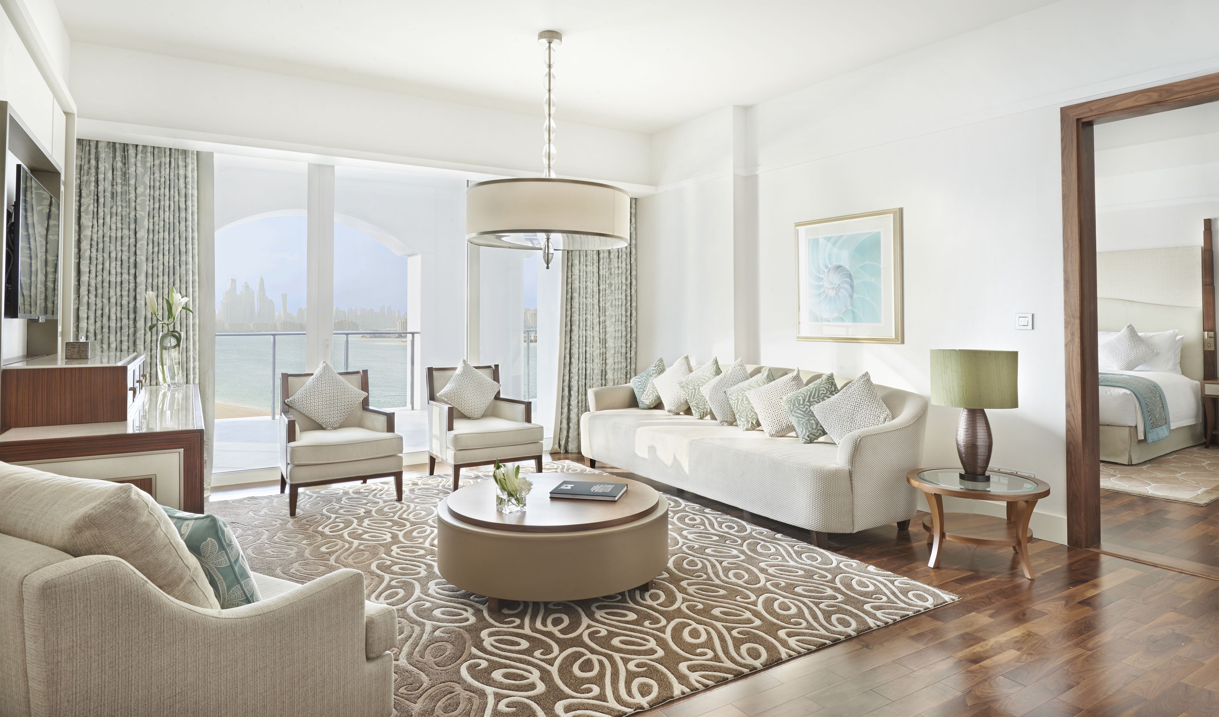 Pearl Club Suite 