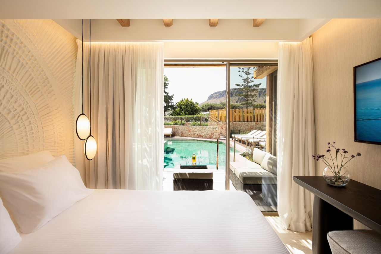Family Suite Swim Up Sharing Pool
