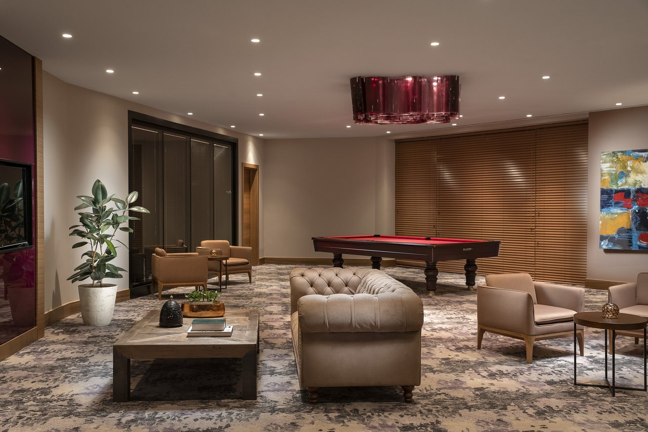EXECUTIVE LOUNGE