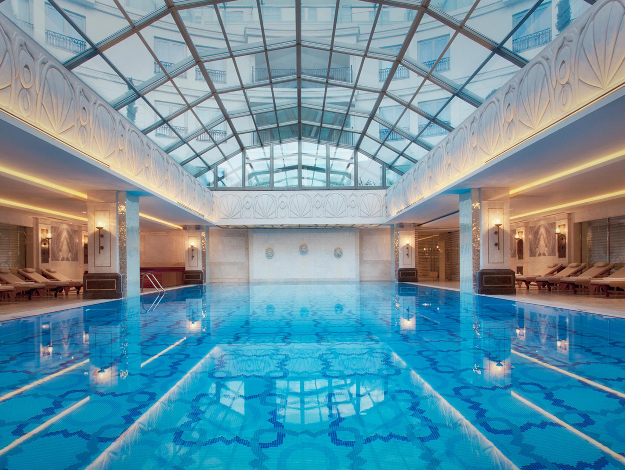 Piscină interioară