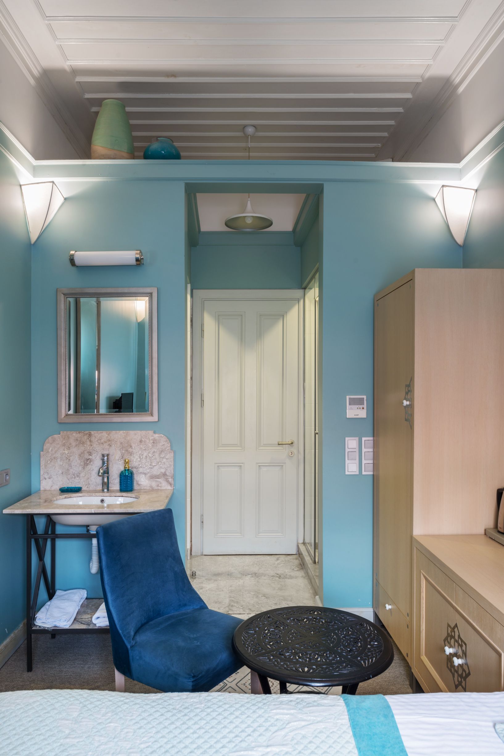 SINGLE ROOM