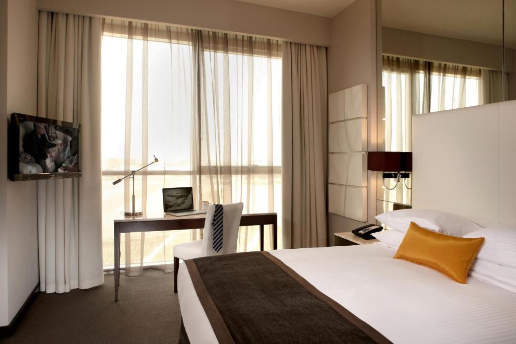 ONE BEDROOM SUITE WITH KITCHENETTE