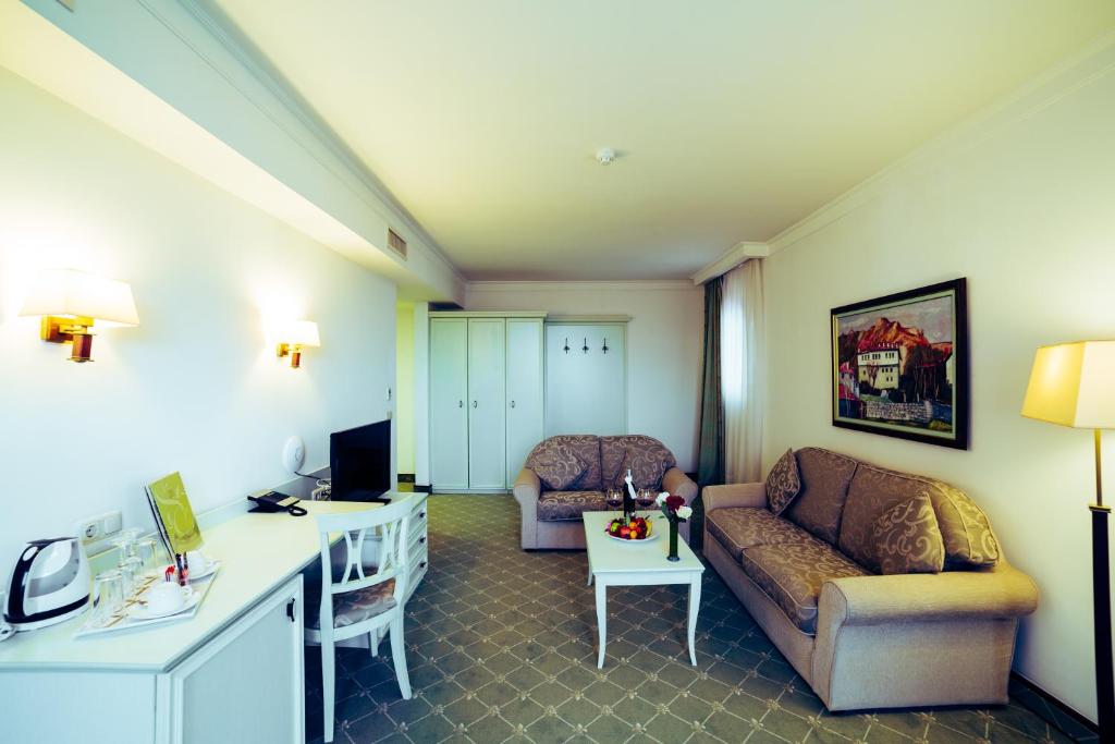 Standard Suite (Balcony) 