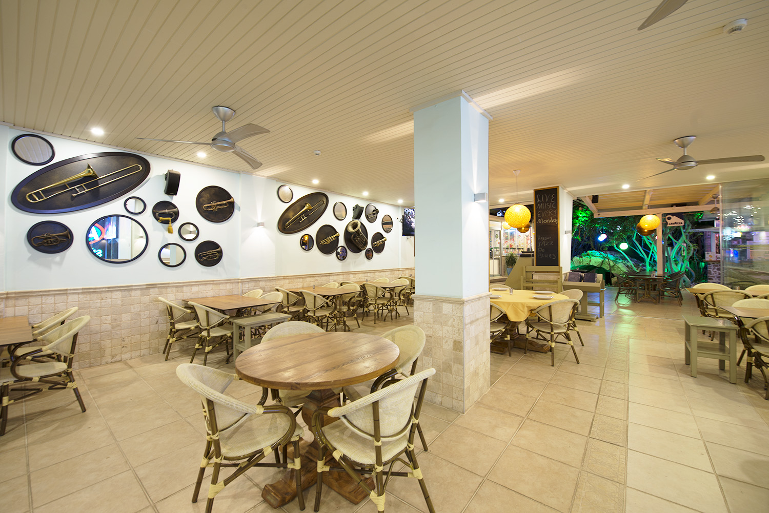 TONOZ RESTAURANT