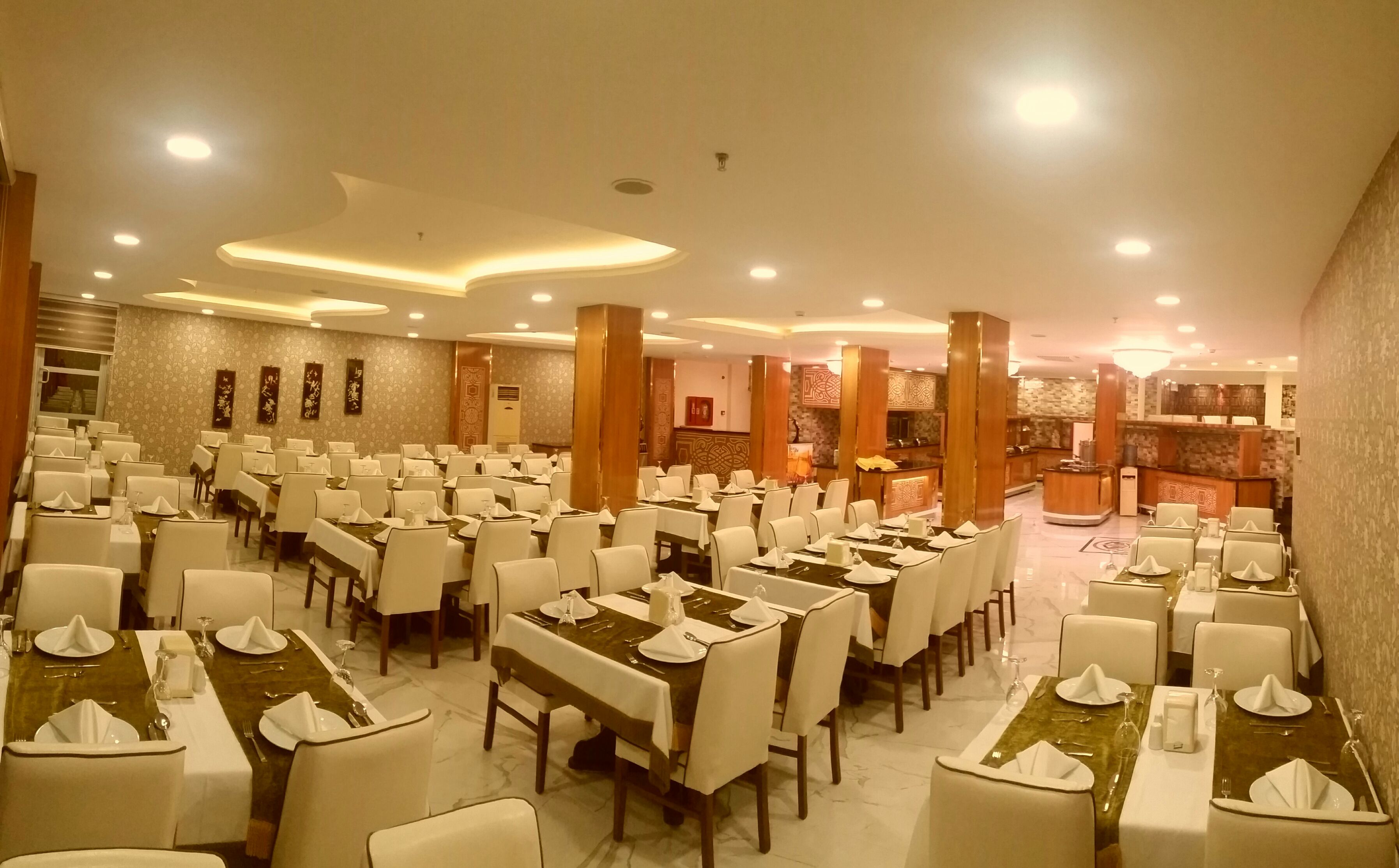 MAIN RESTAURANT