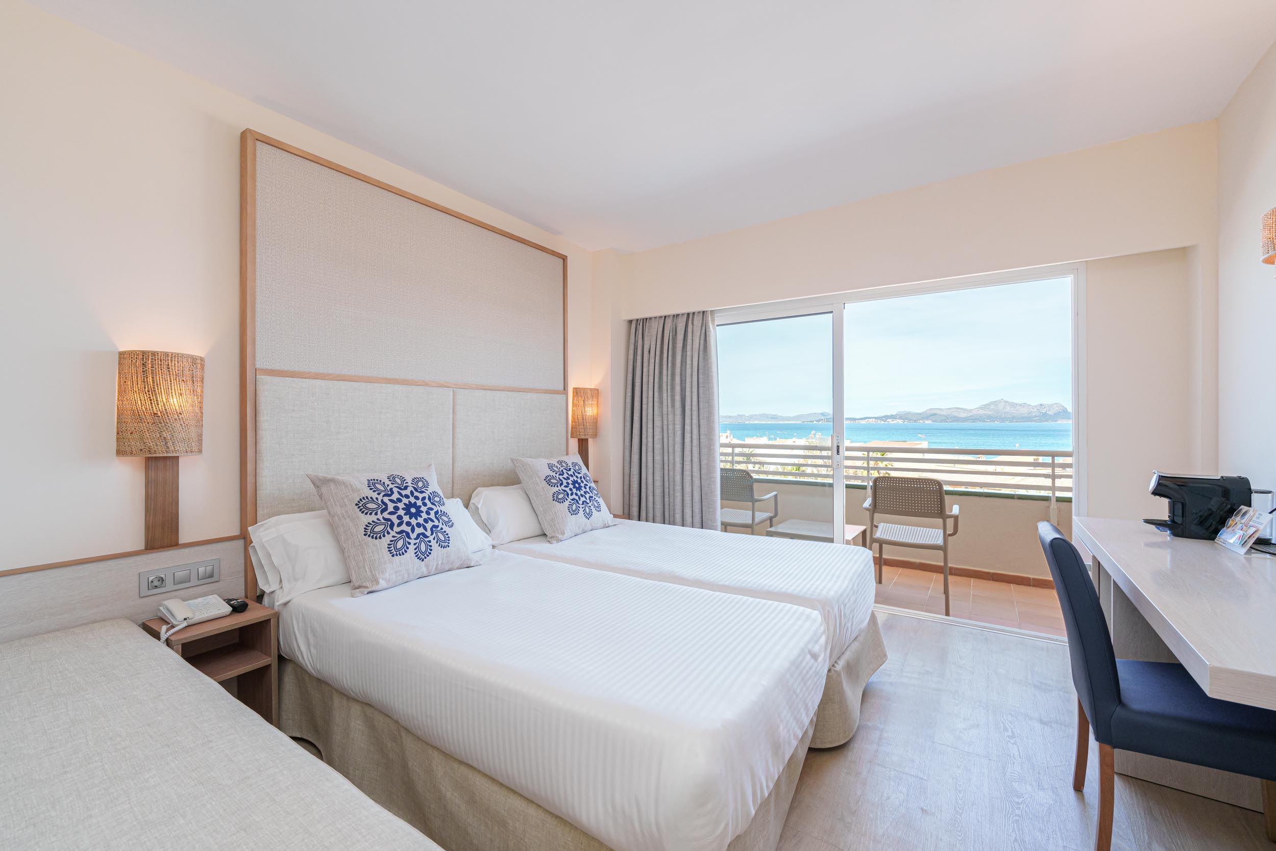DOUBLE SEAVIEW  (BALCONY OR TERRACE)