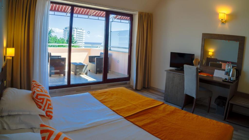 Double Standard Room (SeaView, Balcony)