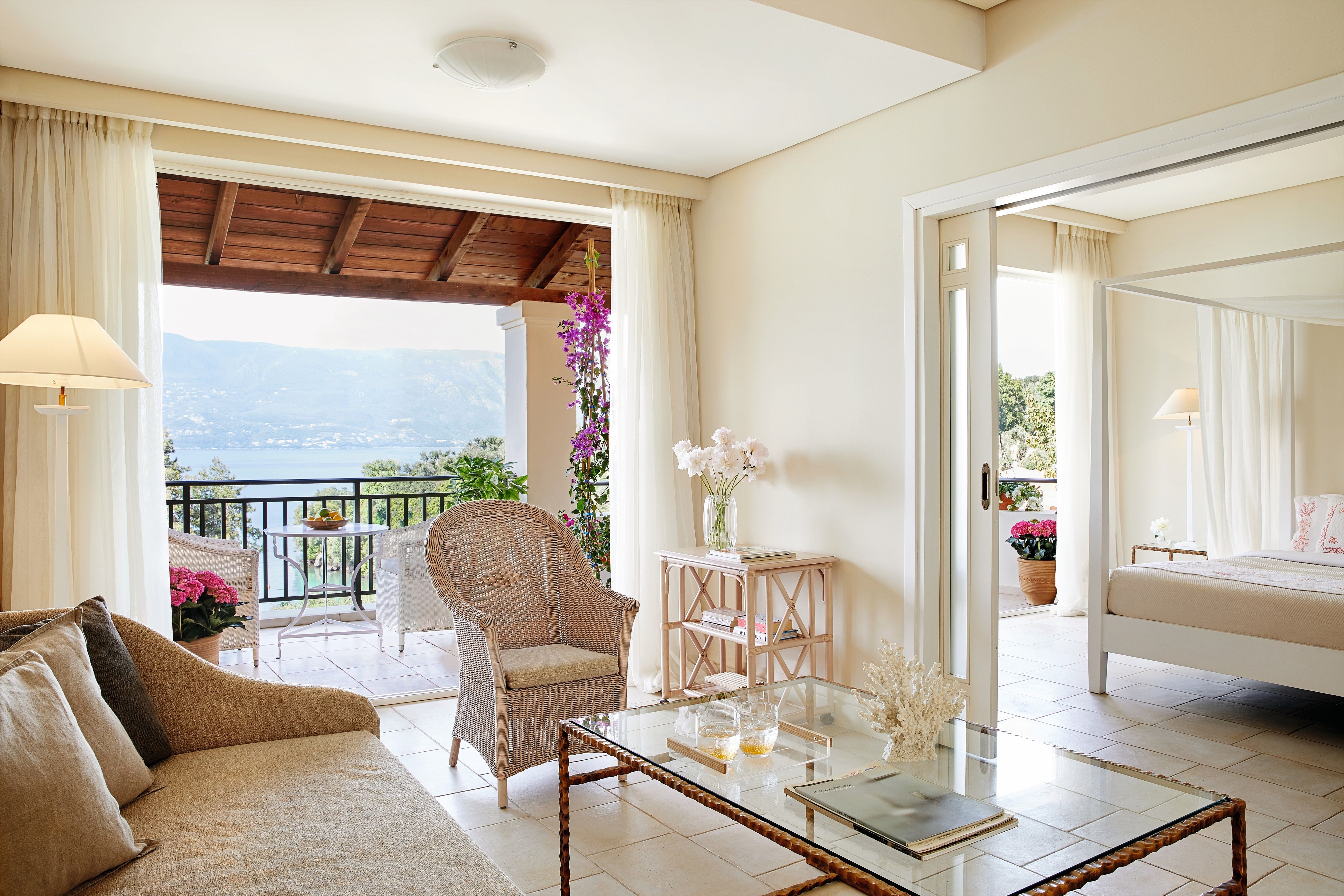 DELUXE BUNGALOW SUITE SIDE SEA VIEW 