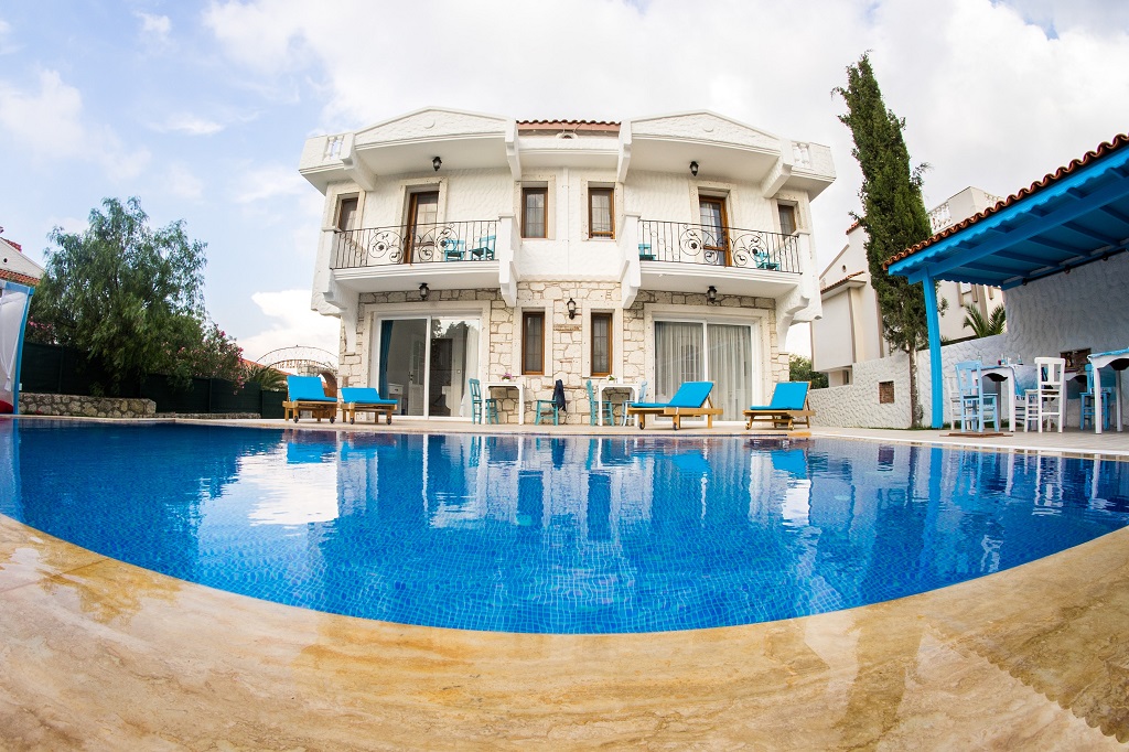 Piscina deschisă