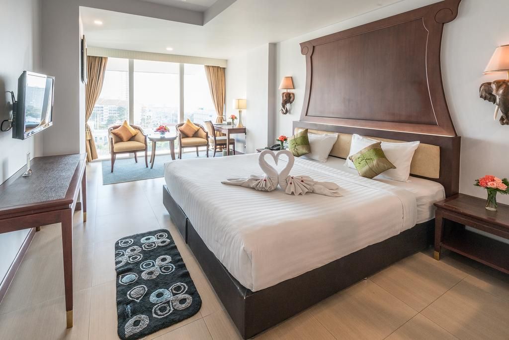SUPERIOR ROOM