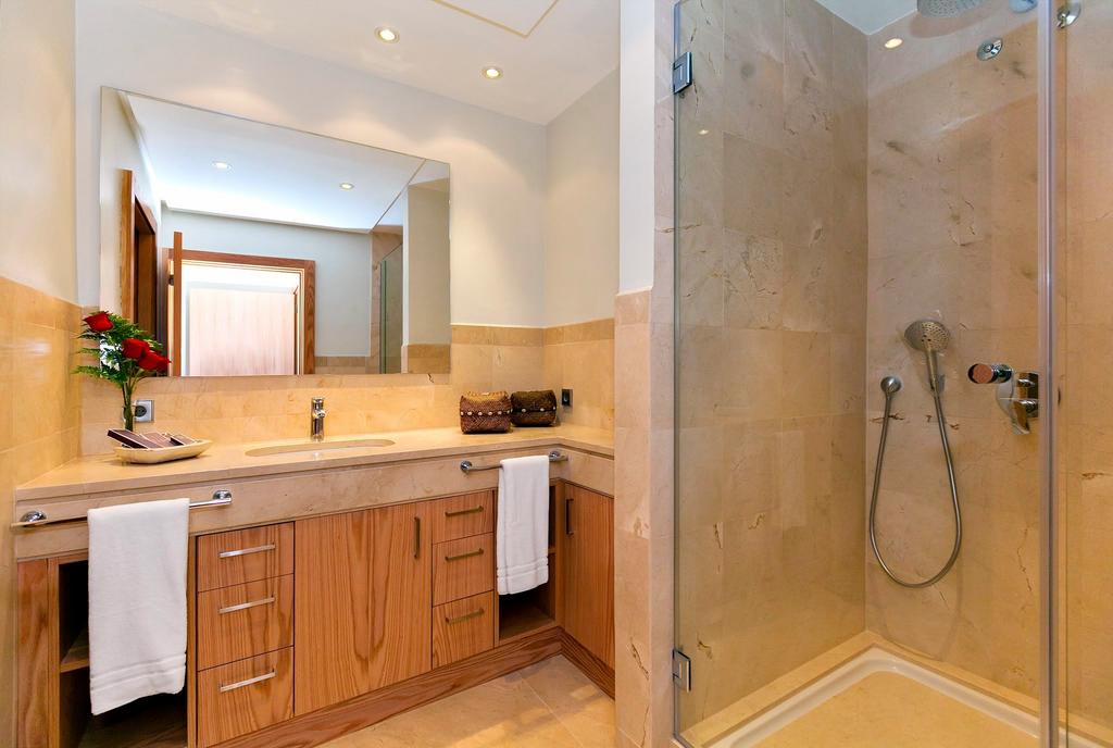 2 BEDROOMS SUITE PARTIAL SEA VIEW JACUZZI
