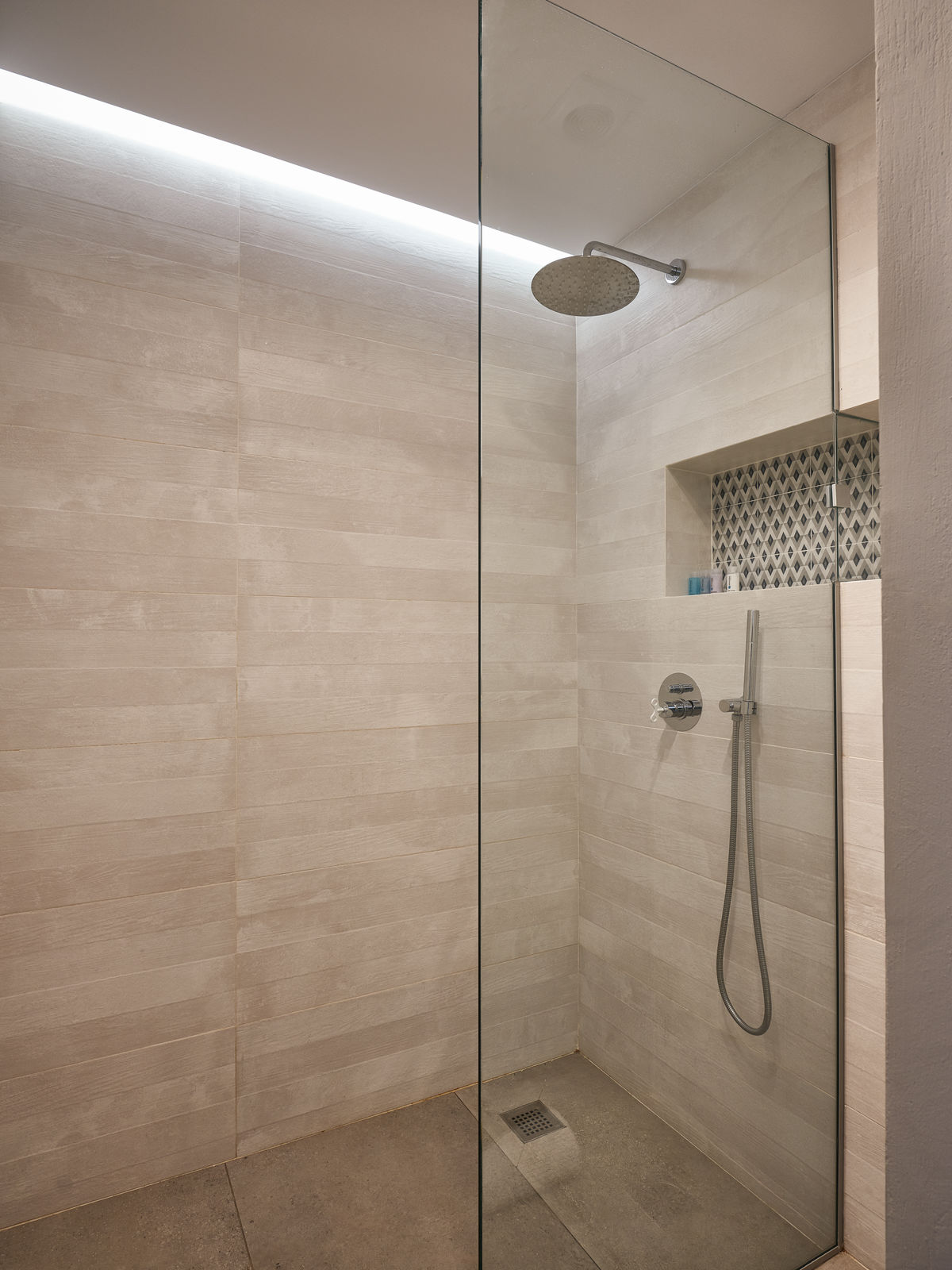 Premium Suite Sharing Pool Sea View