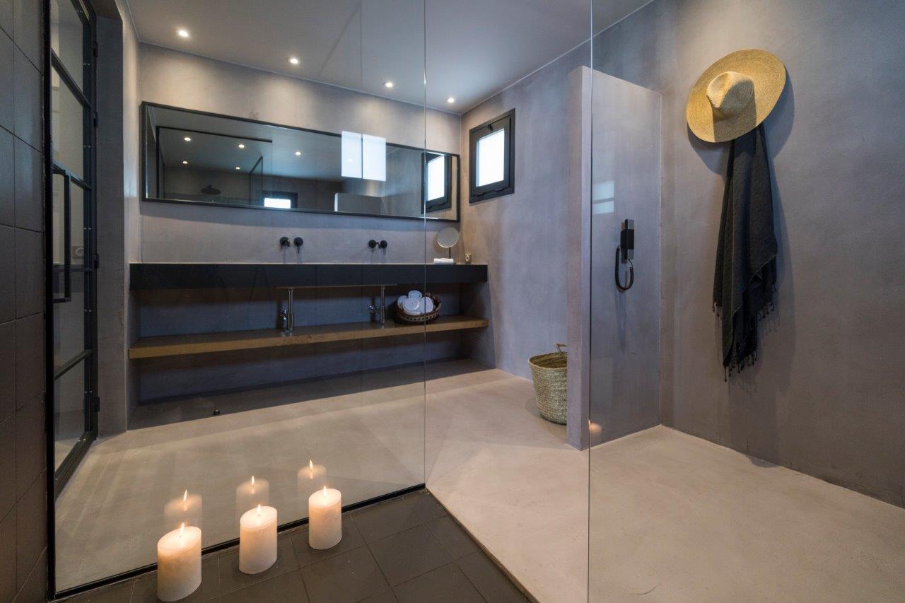 3 bedroom waterfront villa private pool 