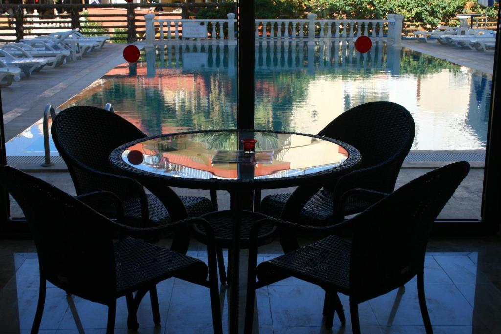 POOL BAR