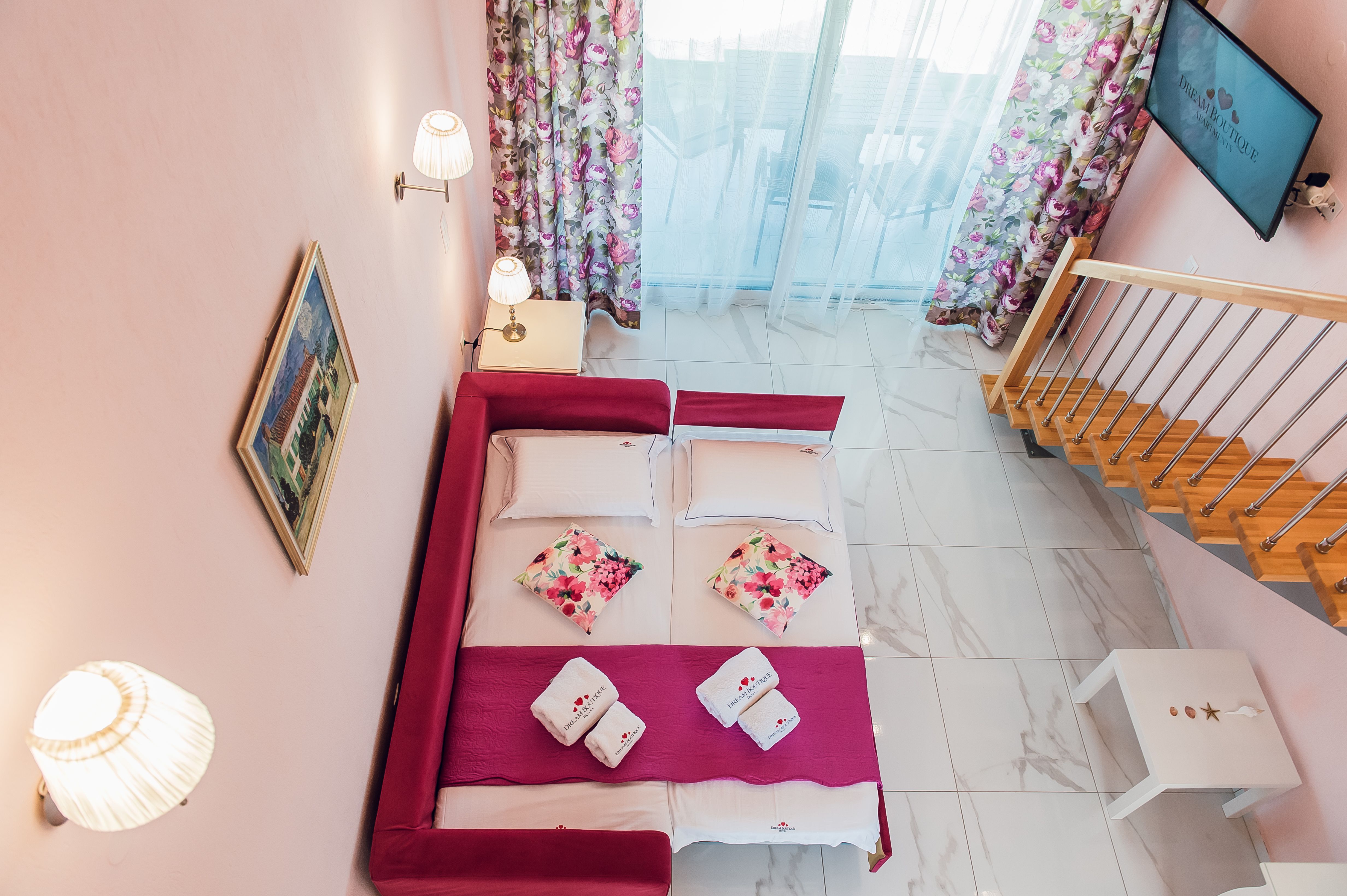LUXURY SUITE SPLIT LEVEL