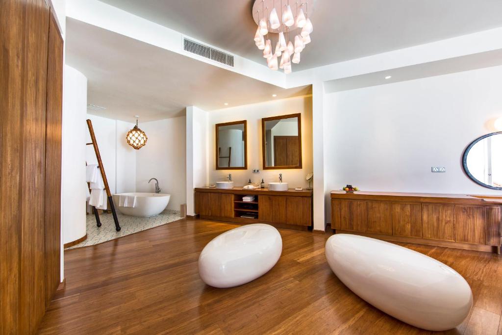 Two Bedroom Lagoon Water Pool Villa