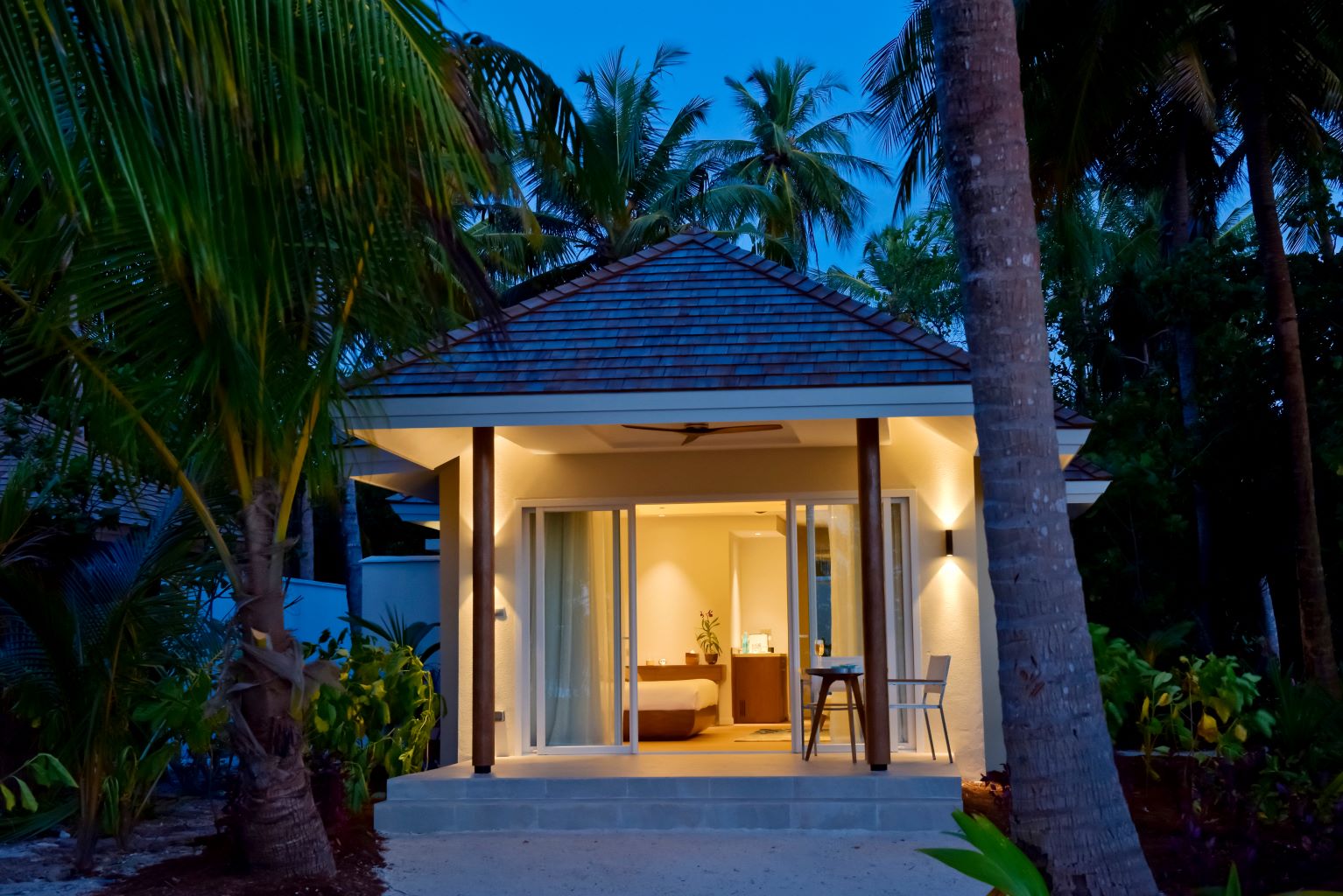 BEACH VILLA WITH SWIRLPOOL