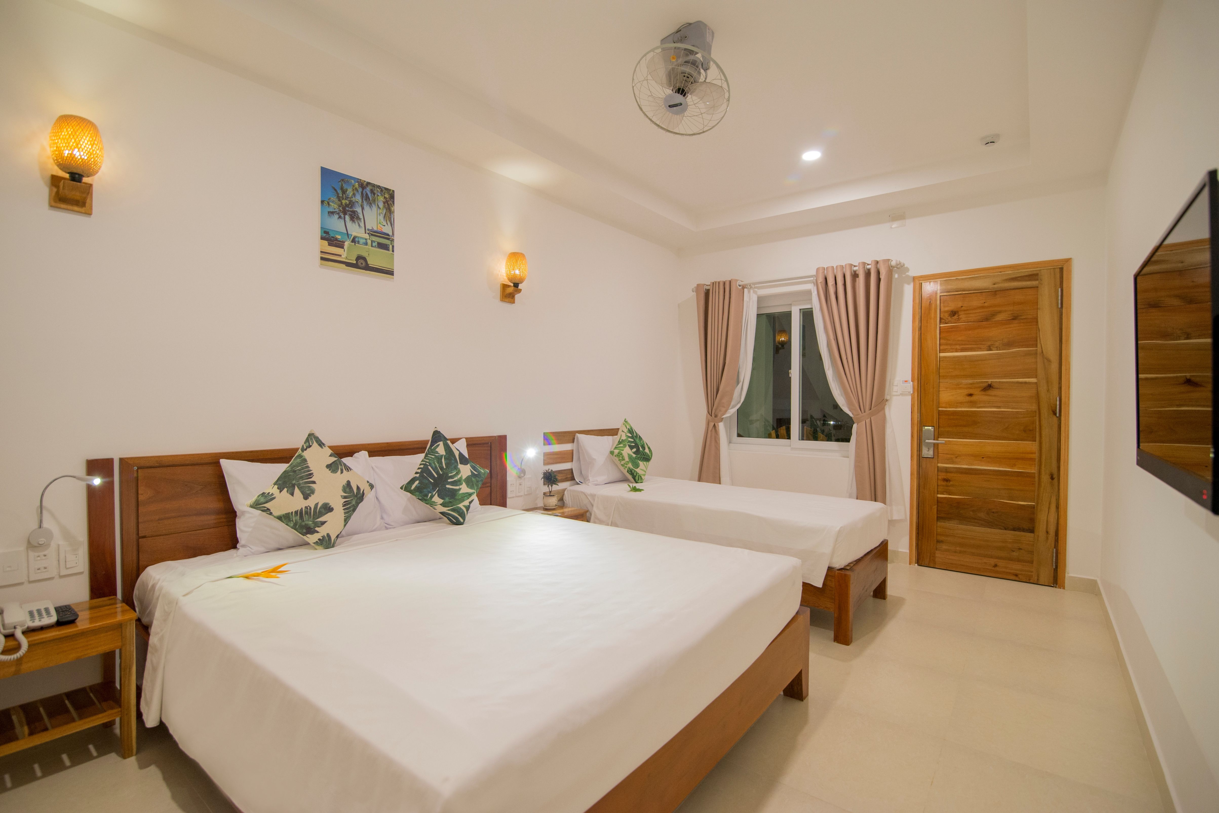 TRIPLE ROOM WITH BALCONY (NO EXTRA BED)