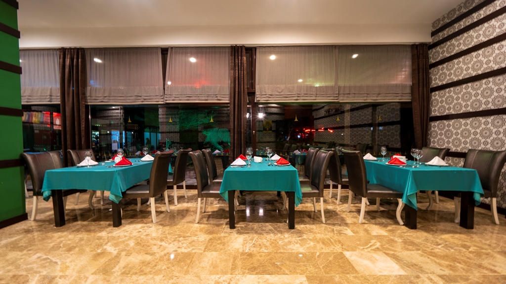 LA LUNA RESTAURANT