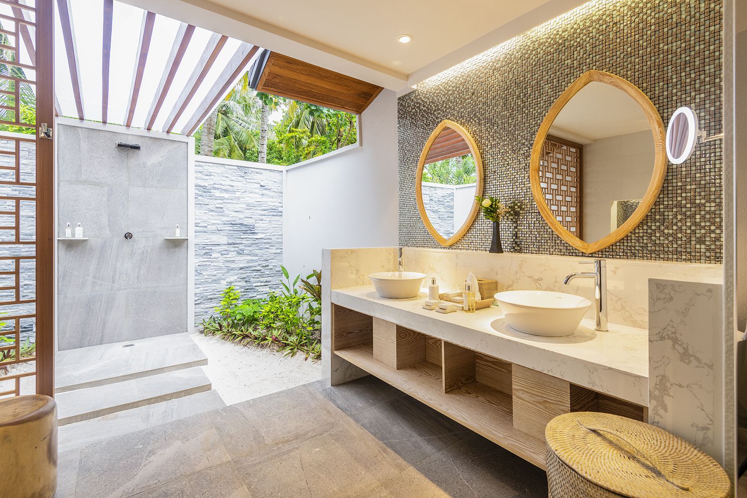 BEACH SUITE WITH POOL