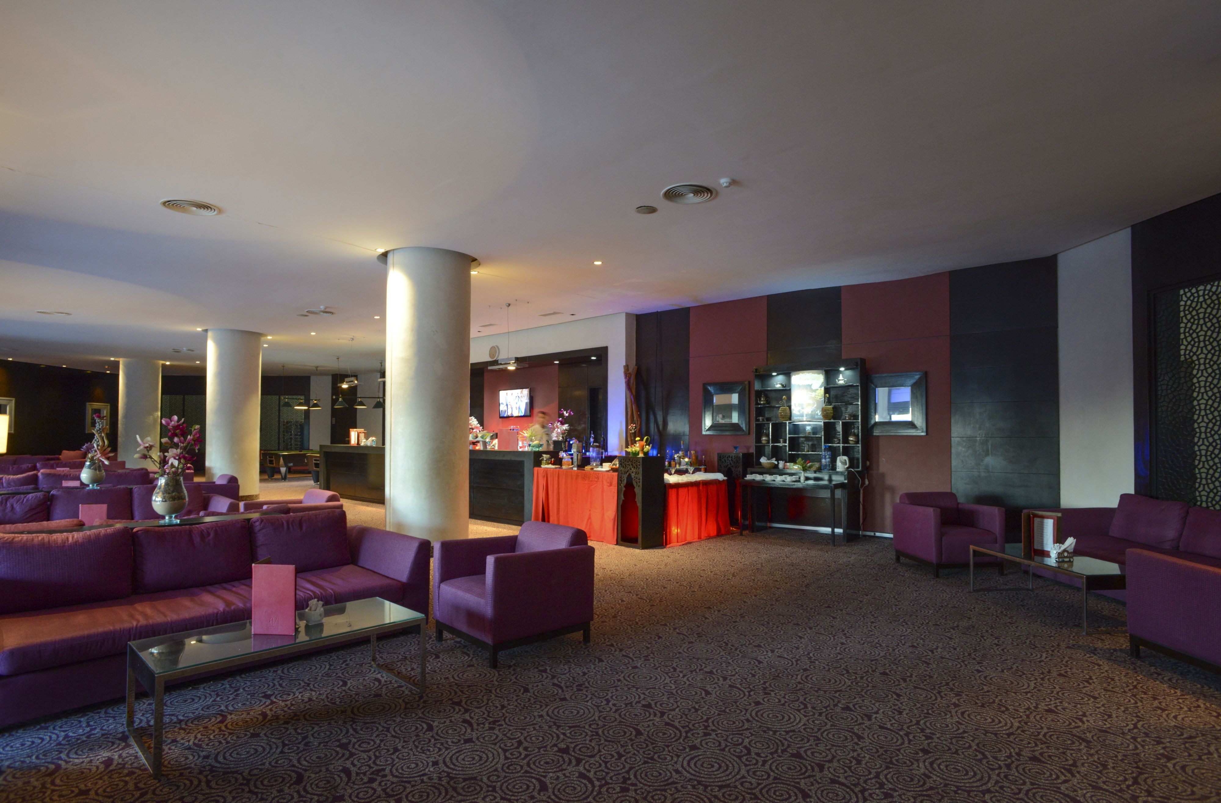 LOBBY BAR FLOWER GARDEN