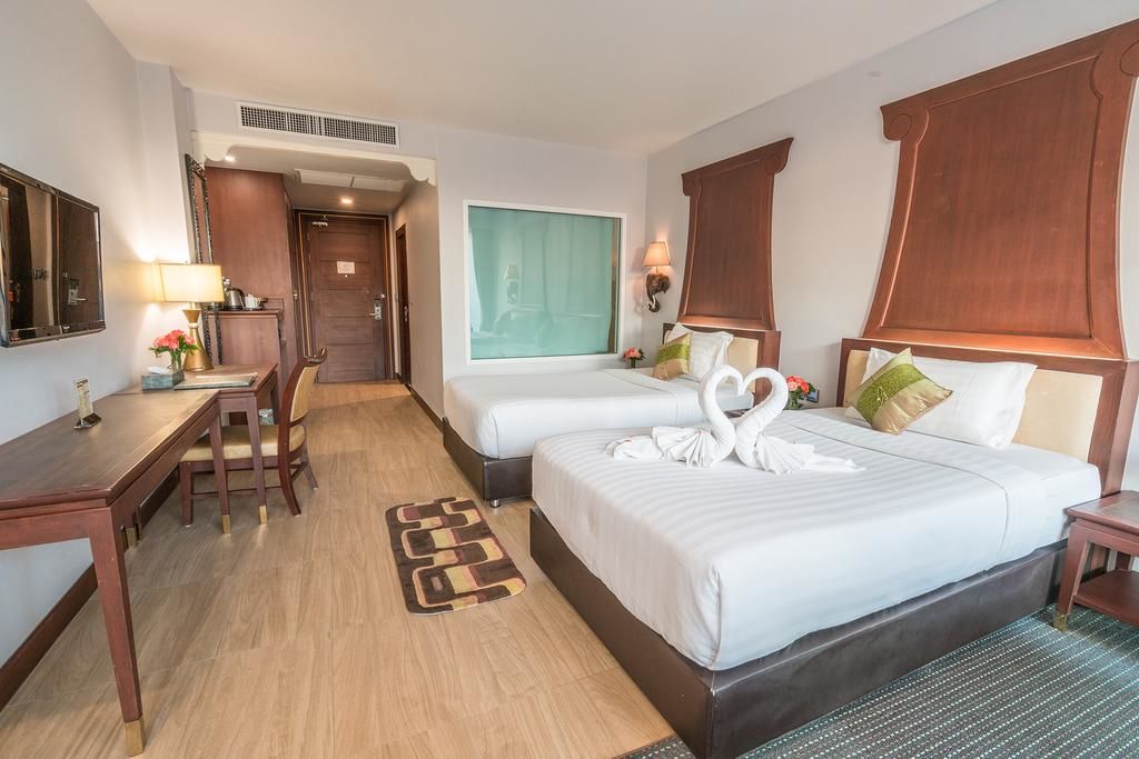 SUPERIOR ROOM
