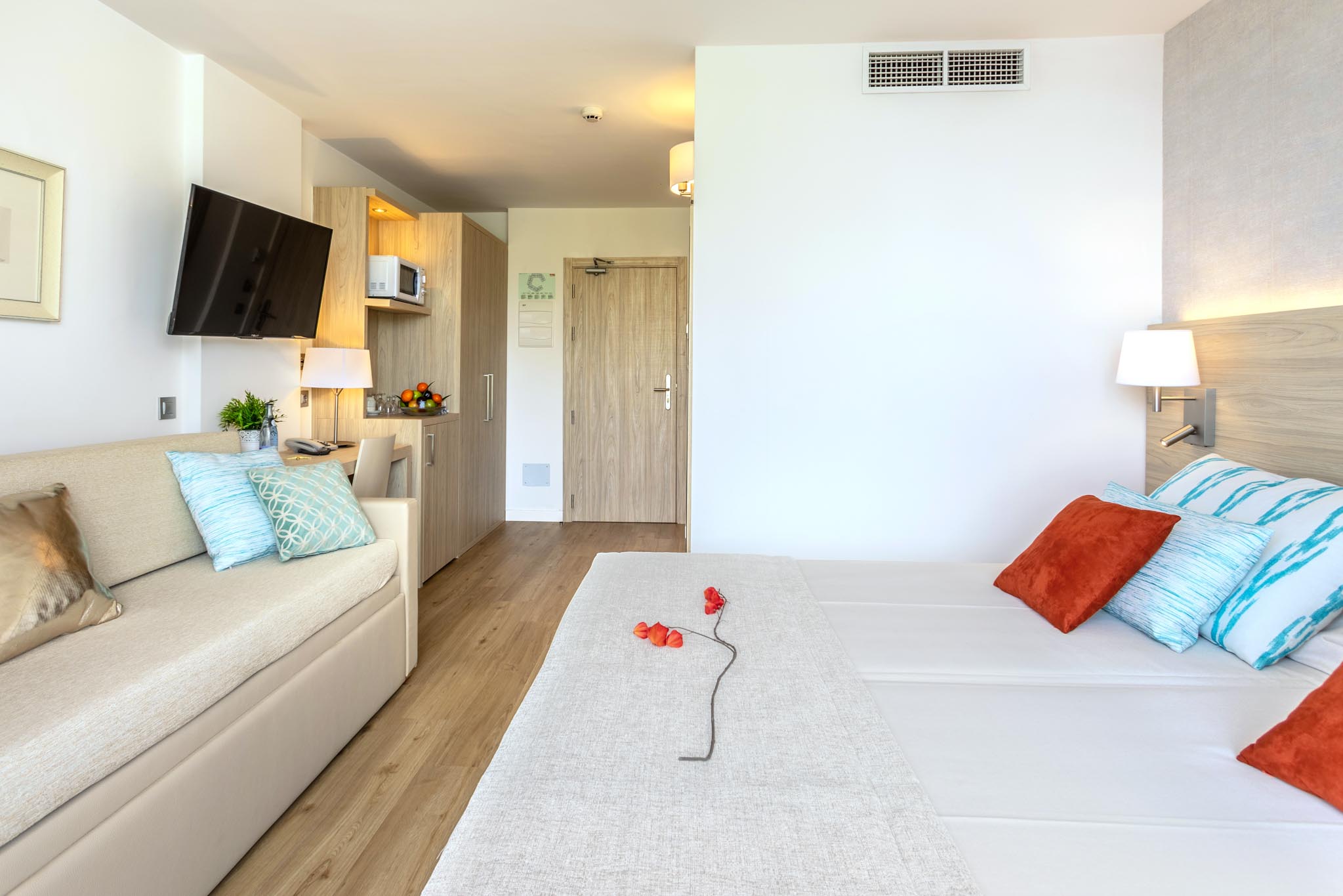 DOUBLE ROOM LAKE VIEW (BALCONY OR TERRACE)