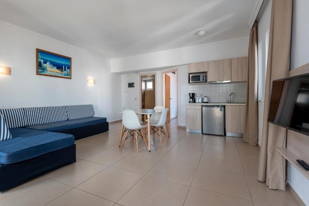 Apartment 1 Bedroom Land View Balcony or Terrace