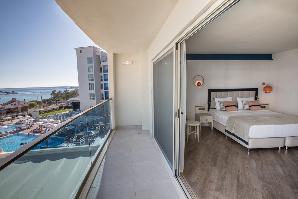 Junior Suite Sea View with Balcony