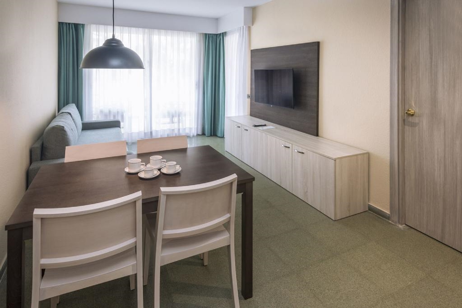 1 BEDROOM APARTMENT