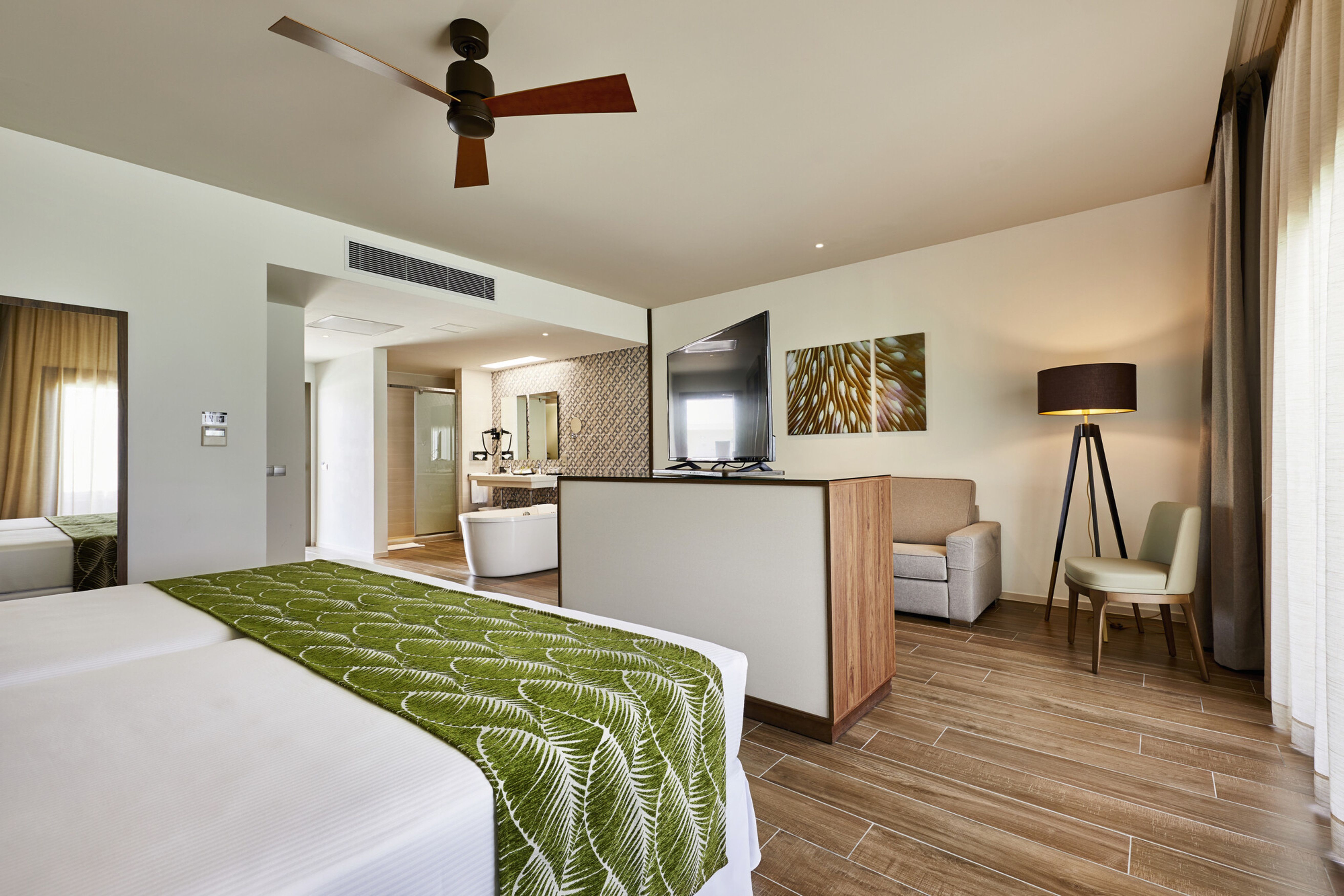 Overwater Superior Jr Suite 