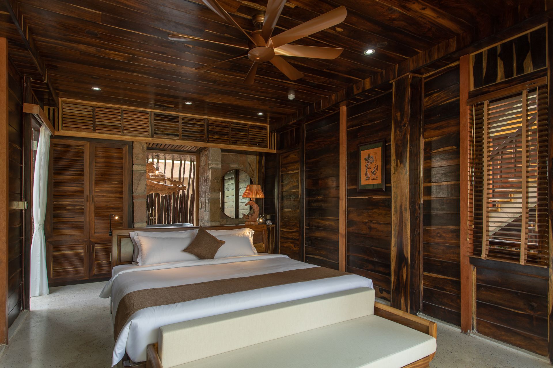 JUNGLE BUNGALOW