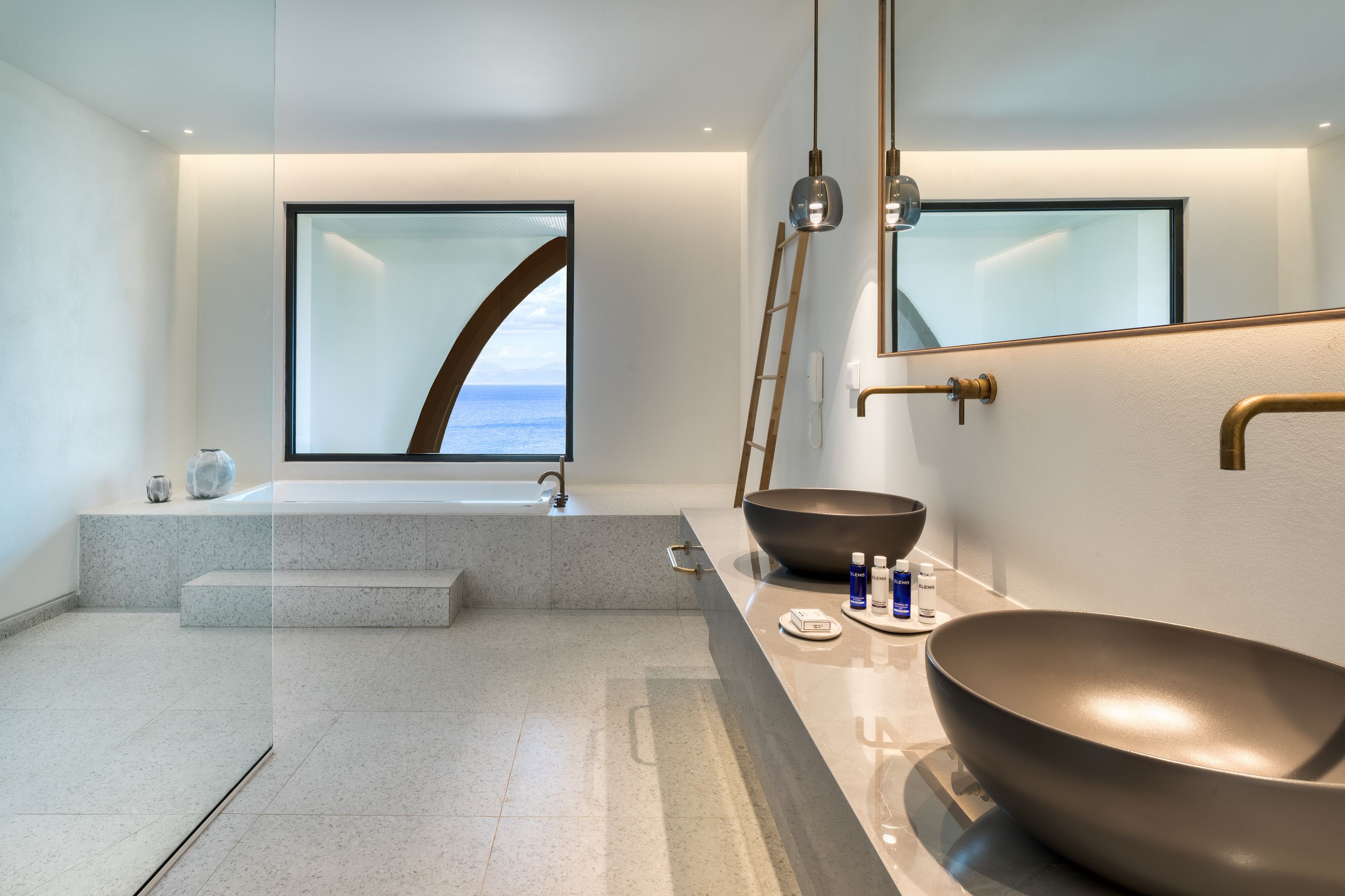 Grand Opal Suite Sea View 