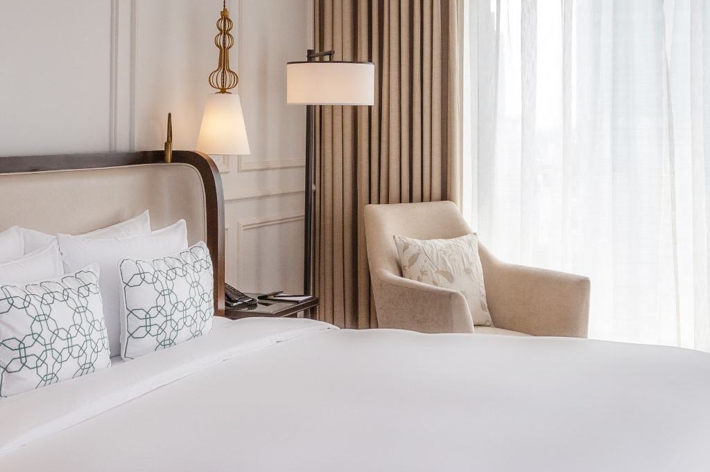 DELUXE KING/TWIN ROOM
